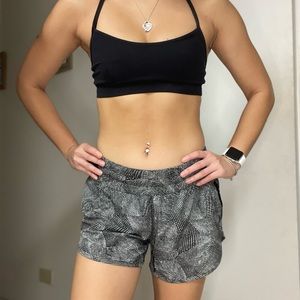 Lululemon tracker shorts LR 4” gray pattern